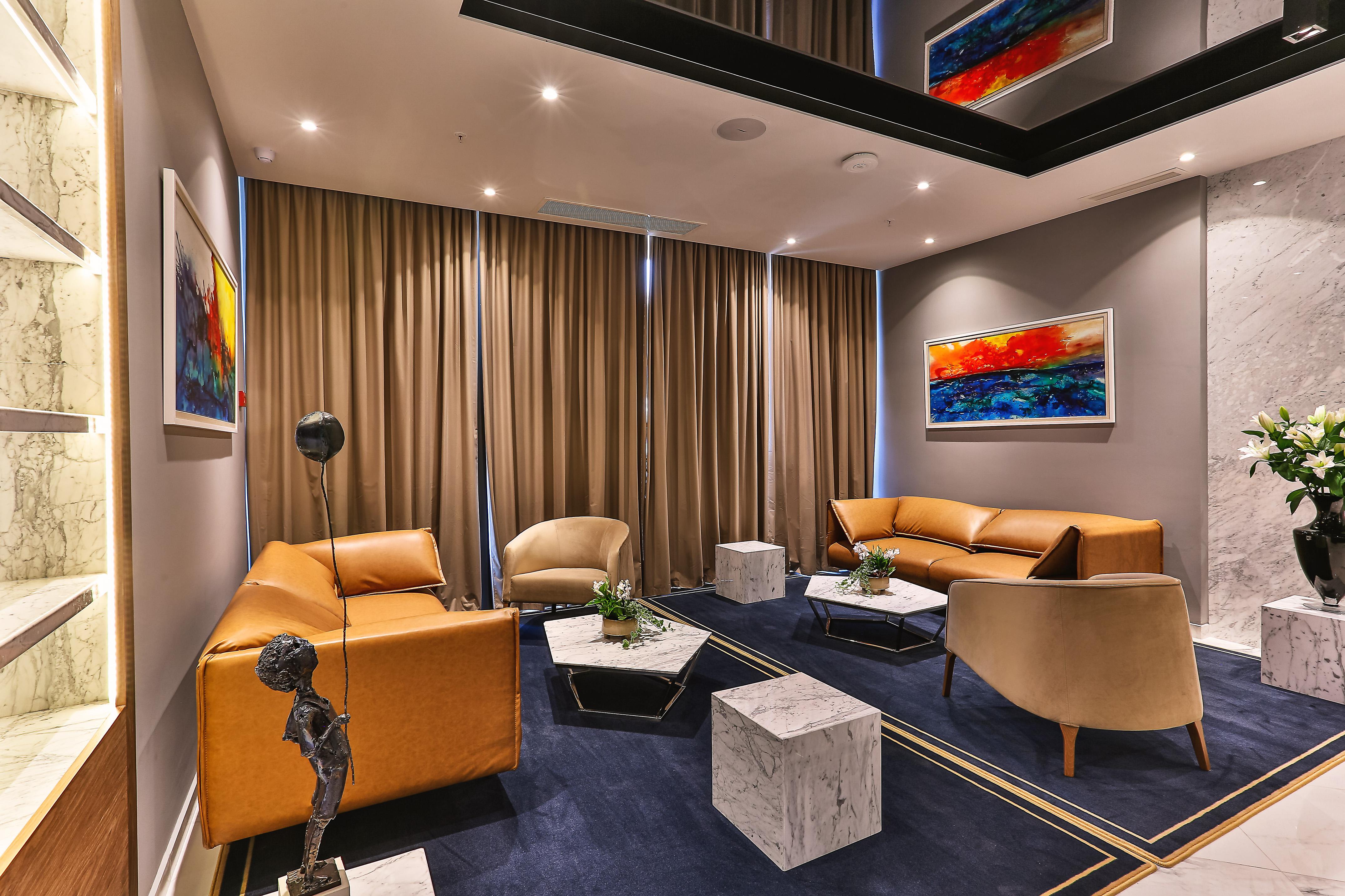 Boutique Square Hotel 5*