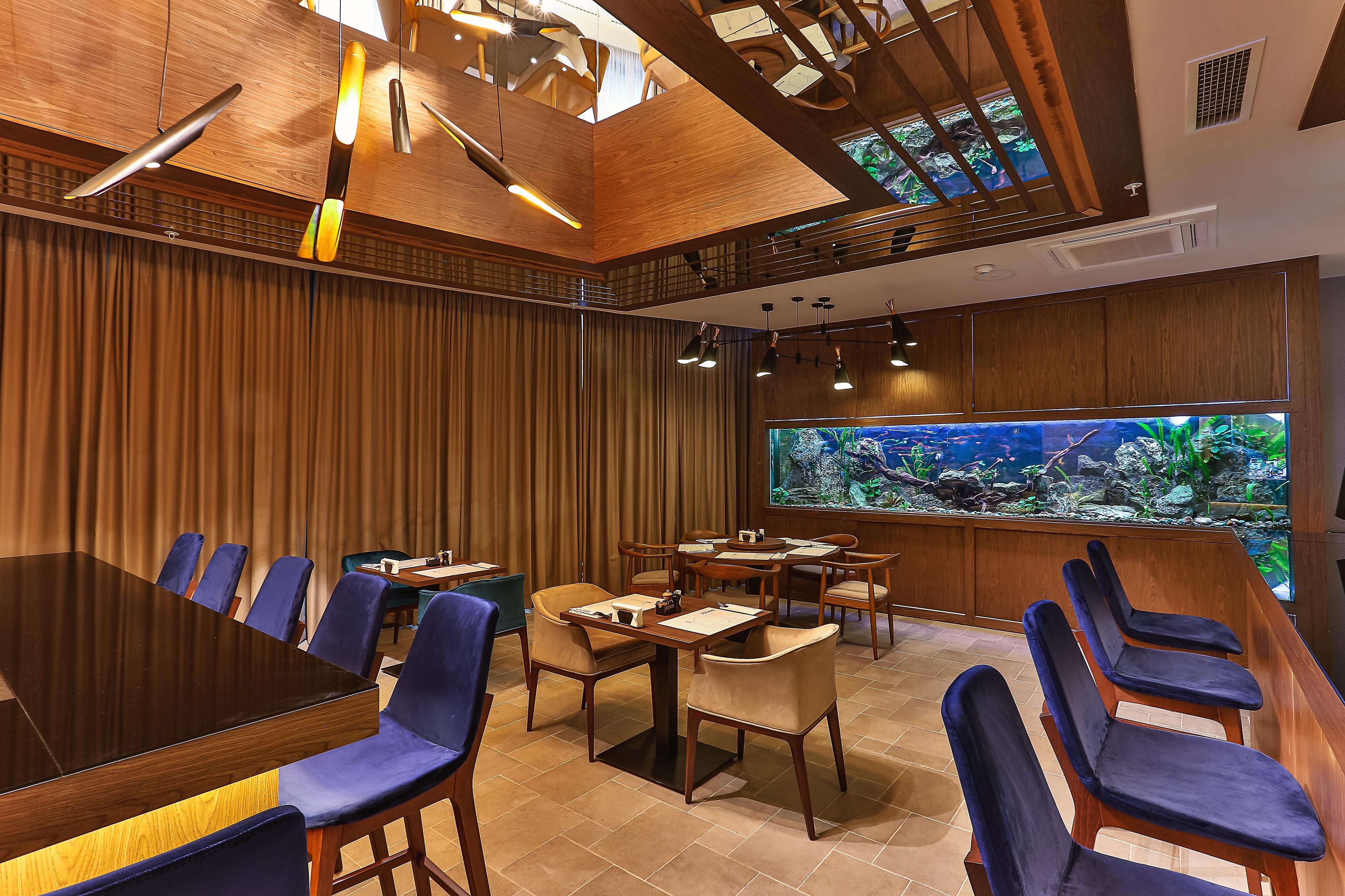 Boutique Square By Aycon